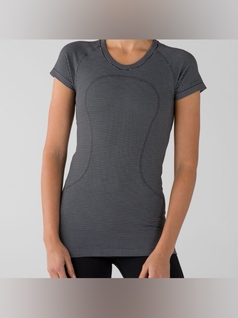 Lululemon Run Swiftly Tech Short Sleeve *Stripe
Black
